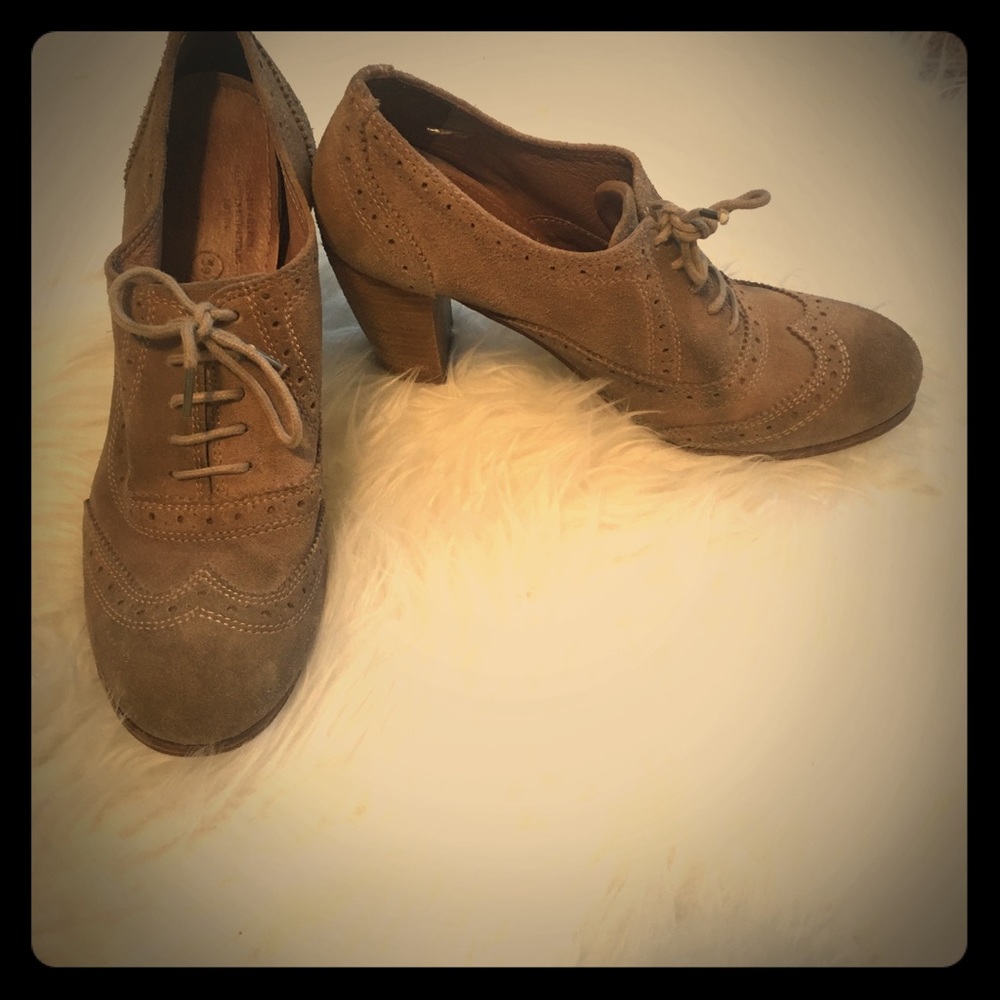 Suede heeled oxfords